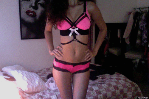 kokainekate:  a gif of me wearing my new creepyyeha ravish me bra
