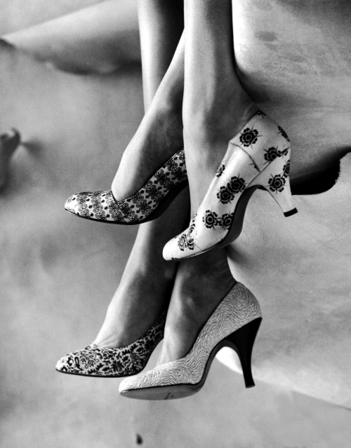 onlyoldphotography:  Gordon Parks: Models displaying printed leather shoes. 1956  