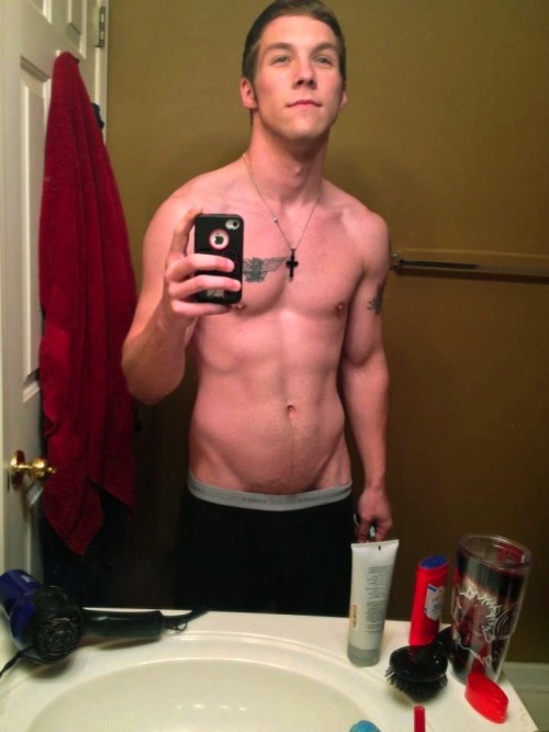 brodays:  Hot Self Pic Studs! Hundreds Of Dudes Added Daily! http://brodays.tumblr.com/