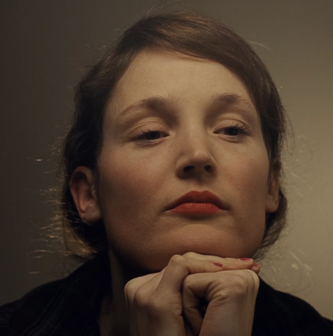 filmforwomen:Vicky Krieps as Alma Elson in Phantom Thread (2017).