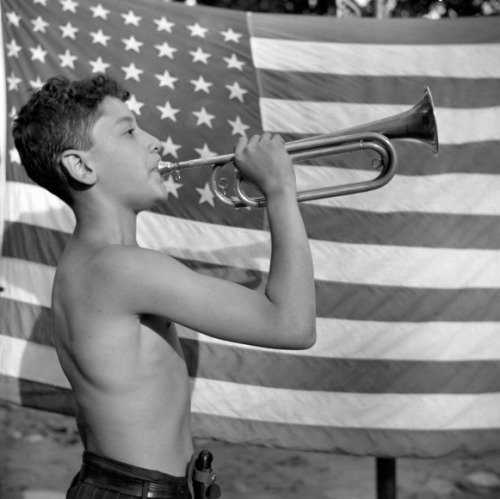 Mess Call, Southfields, New York, 1943 (Courtesy Library of Congress)