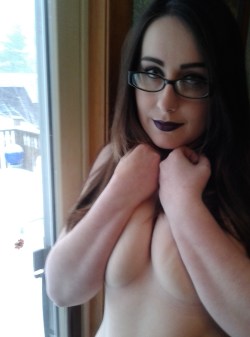 sexiest-amateurs-of:  myvegansensesaretingling:it’s Valentine’s Day and I’m really cute  look amazing! Shout out myvegansensesaretingling if  you are not following her, you should BE!