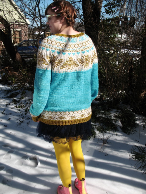 knittingandcrochet: sug-momma: katydidnot: I FINISHED THE SWEATER!! it took me three weeks and a day