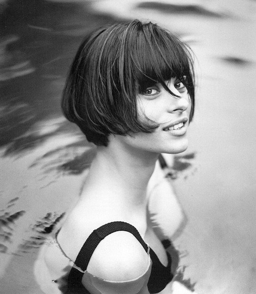 whataboutbobbed:  Magali Amadei bobs in the water