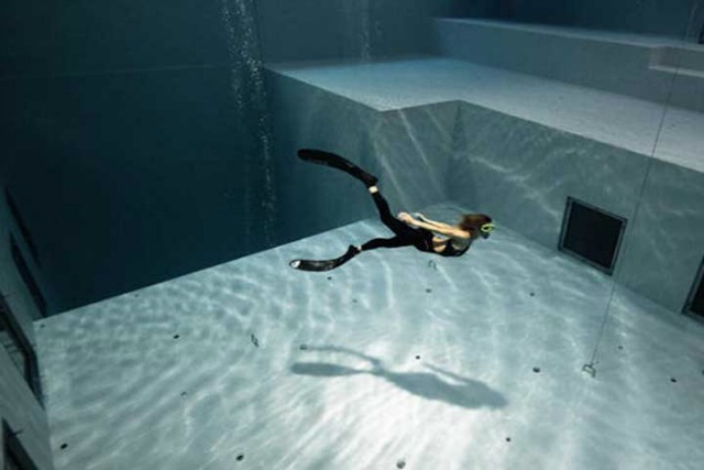 cosascool:  NEMO 33, deepest pool in the world 
