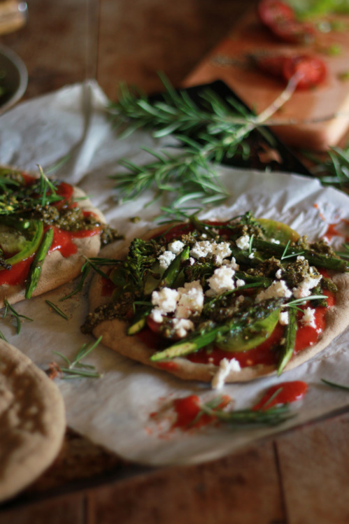 Easy Gluten Free, Vegan, and Yeast Free Personal Sized Pizza! http://www.wholeheartedeats.com/2014/0