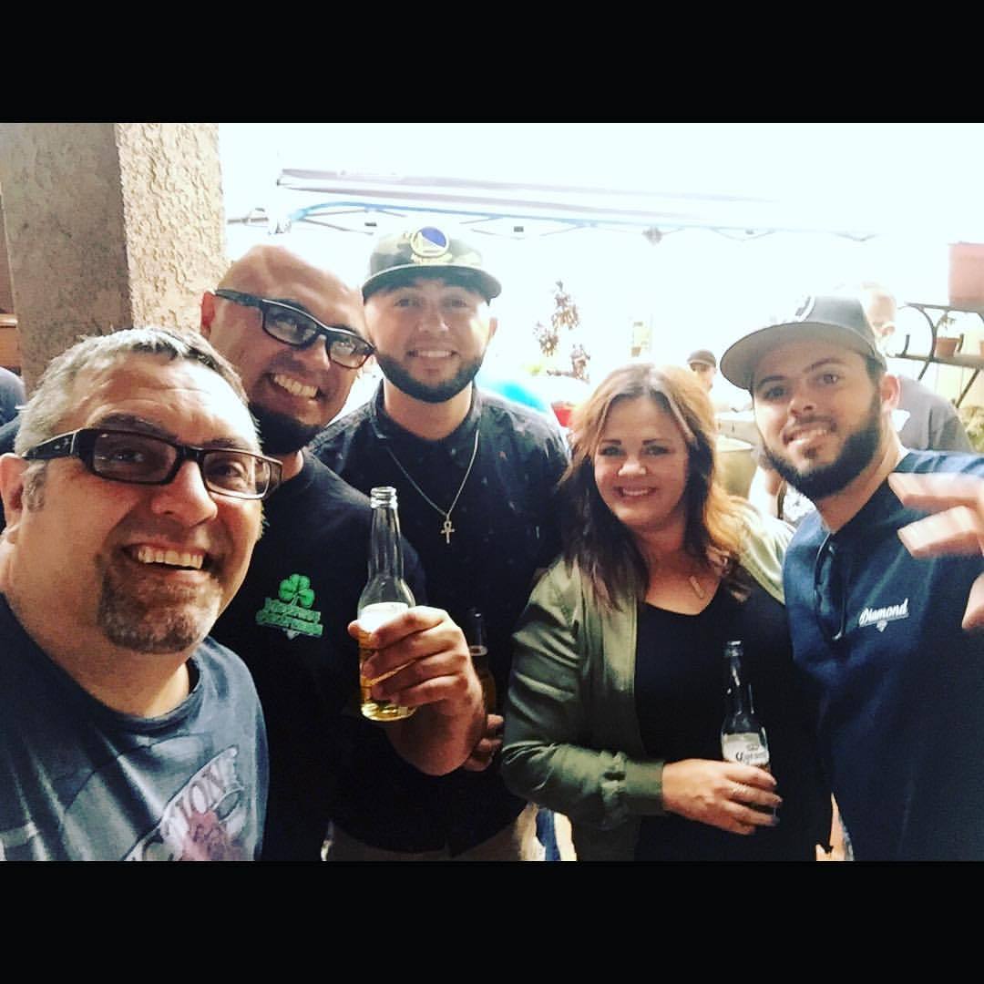 #familia #perezsavagery #fiesta #party #smiles #goodtimes #taquisa #beer  (at San