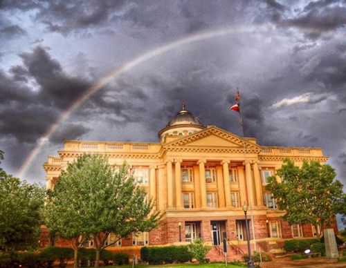 Y'all, isn’t the Anderson County Courthouse just gorgeous! ⁠ ⁠ It was built in 1914, but it’s 