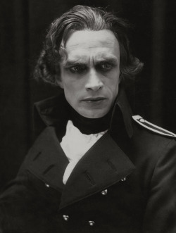 keyframedaily:  mudwerks:  Conrad Veidt, 1921 (by pictosh)  Watch him. 