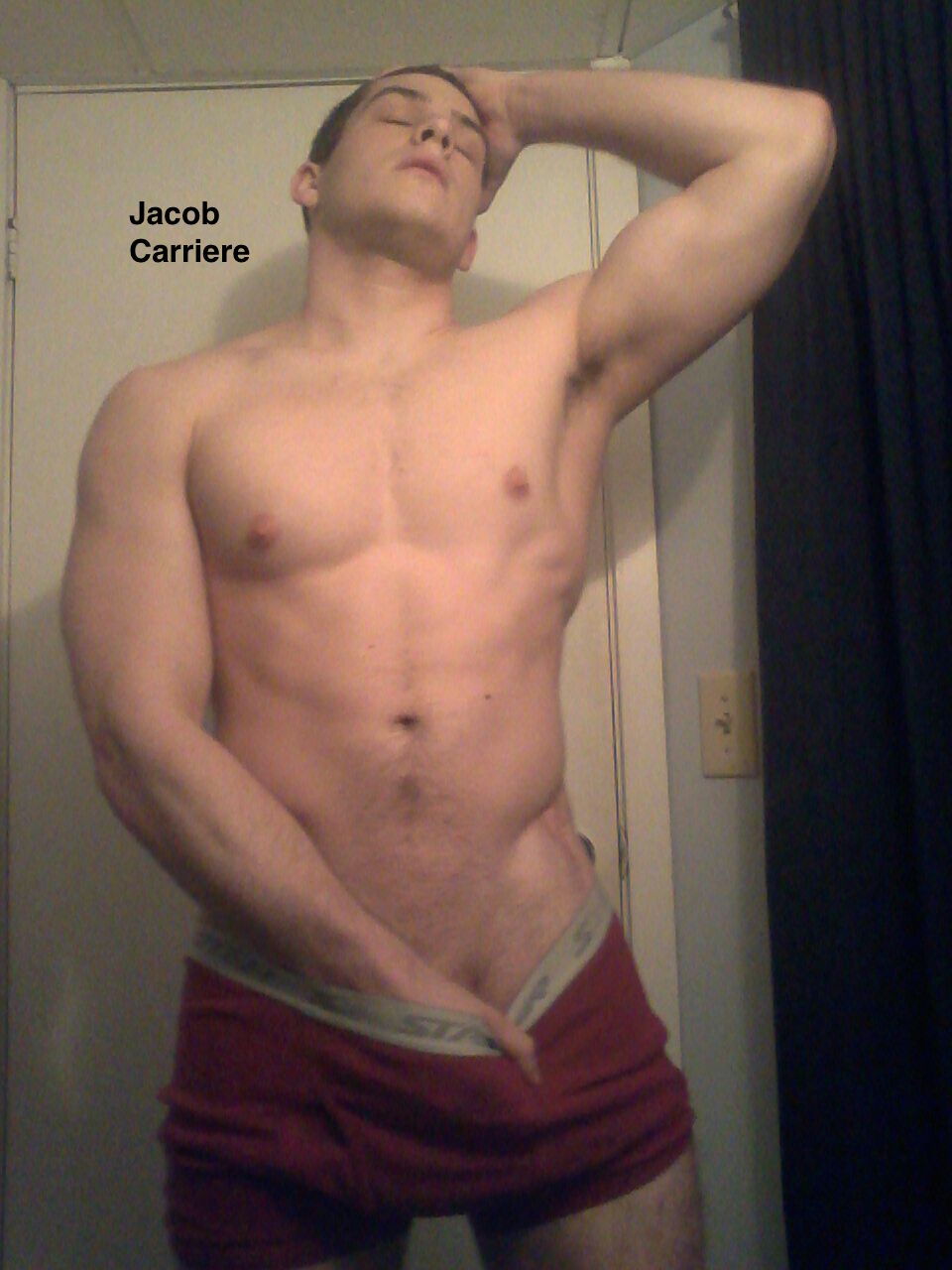 stillhotandexposed:  Submission: Cute 22yo guy is not shy about his muscular body,