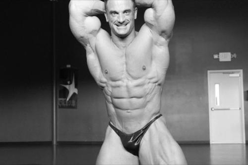 yachirobi:  proudbulge:  Dan Decker.  Tiny posing straps, to my eyes, actually do men a disservice. Dan Decker, besides having one of the best bodies in the planet, has a famously healthy bulge that those posers shrink. It’s almost a tragedy that he’s