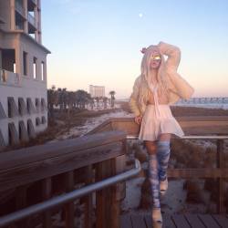 mzcamilamontoya:  Moon in virgo ♍️ #oddsox @oddgirls #dollskill #dollparts #skyhigh #virgo #yru #camimontoya #daydream #Florida #sunset #mooninvirgo 🌝 