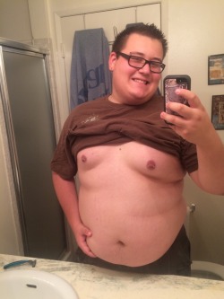 riddickthecub:  Tummy Tuesday! Took this before class ;) 