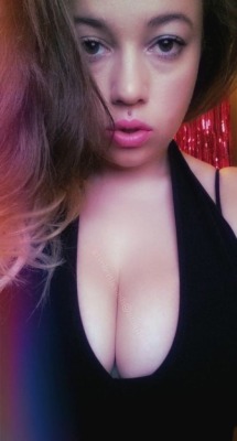 boobiesforus:  Busty Financial Domme in London She works in social media in central London, is a nice posh girl, and takes guys cash from them as they submit to her. Her boobs look a bit saggy sometimes, but they are big and juicy. A definite size queen