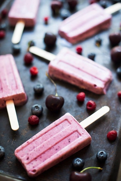 foodffs: Greek Yogurt Berry PopsiclesFollow for recipesGet your FoodFfs stuff here