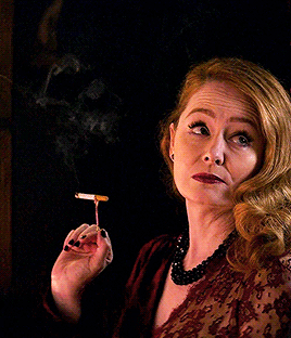 auntzees:Zelda Spellman wearing That Gown™ again in Chapter Sixteen: Blackwood