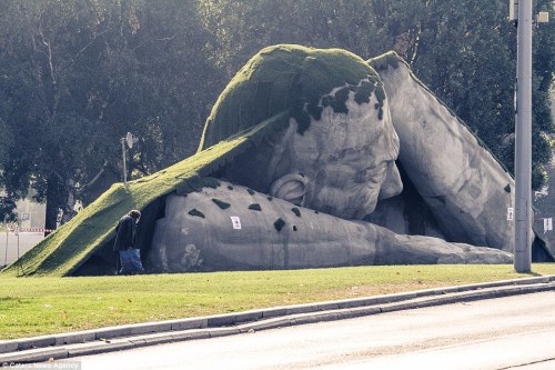 sixpenceee:  Hungarian artist Ervin Herve-Loranth is responsible the enormous sculpture, entitled ‘Feltépve’ which translates as ‘ripped up’ or ‘pop up’. The gigantic man appears to be emerging from underneath a blanket of grass. It was