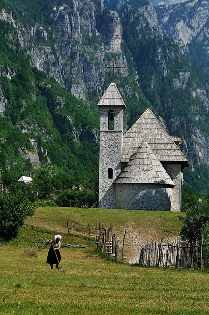 Rural scene in the village of Theth in northern Albania (by ๑۩๑ V ๑۩๑).