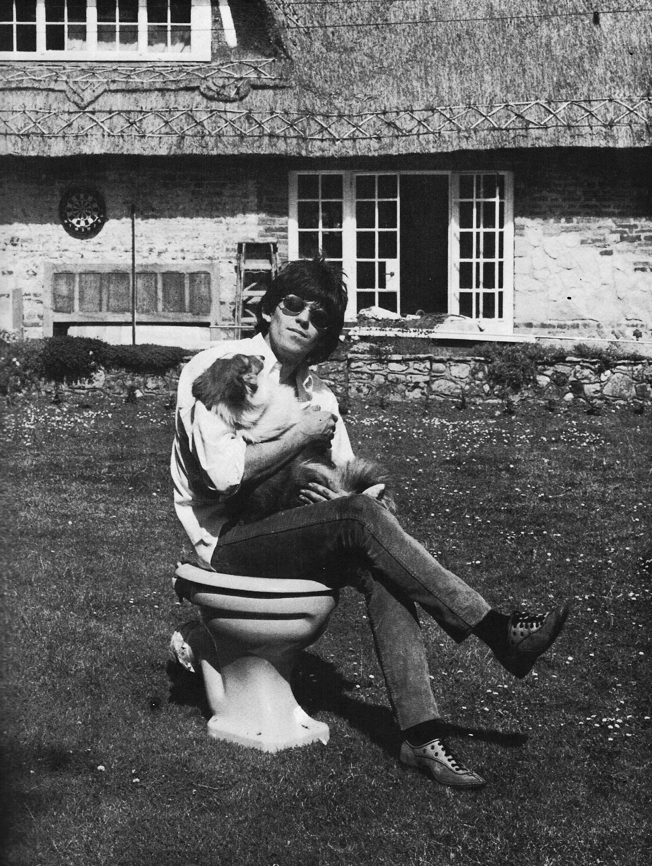 rockstarswithanimals: Keith cuddles his dog, Ratbag, outside his home in 1966. 