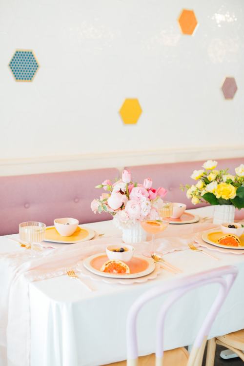 A Perfectly Pastel Easter Table Idea  // Sugar &amp; Cloth♥ Follow For Recipes, DIYs, Ect. ♥