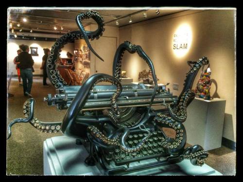 culturenlifestyle:  An Octopus Typewriter by Courtney Brown Oakland artist Courtney Brown unveil the surreal typing device at the  San Luis Obispo Museum of Art’s annual California Sculpture SLAM. Titled, “Self-Organization,” Brown took home first