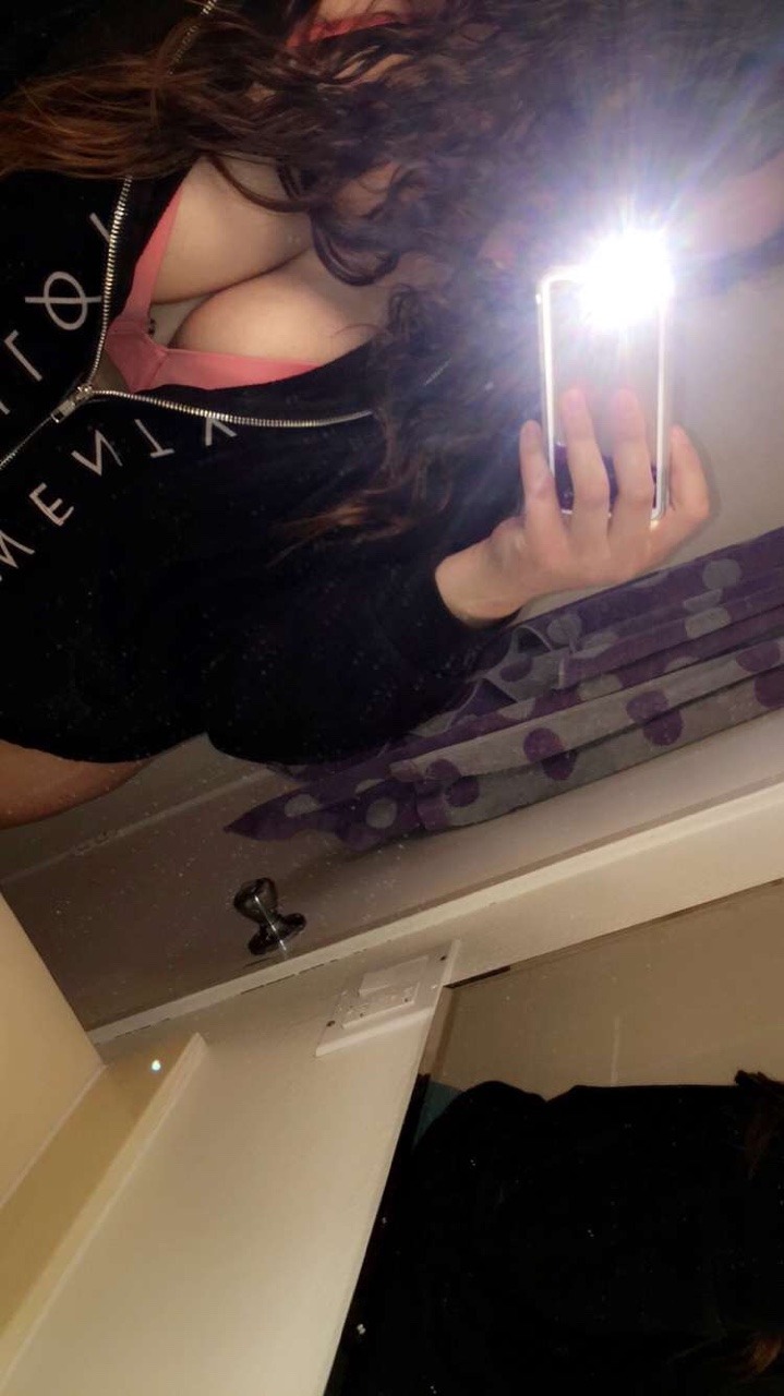 oddlytwistedfury:  Can I suck on your sweet lollipop daddy? 🍭