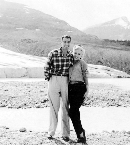 :  August, 1953: Marilyn Monroe &amp; Joe DiMaggio in Banff, Alberta, Canada.