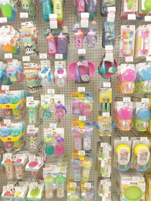 itslittlesquishy - Toys r us makes me want to spend all the...