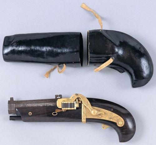 A small Japanese matchlock pistol and case, early 19th century.