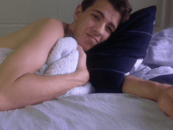 vrbanlegend:  Who wants to cuddle with me?