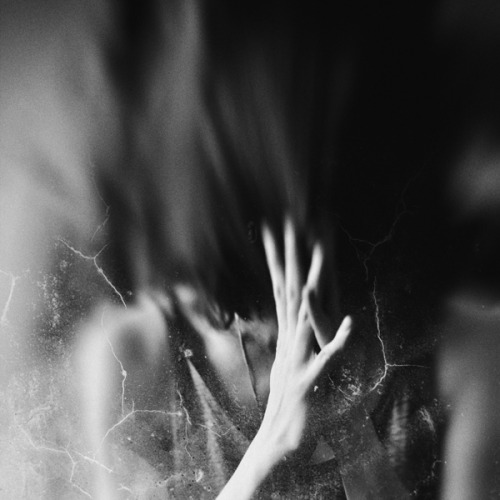 deadendqueen:  “who is she?” by deadendsoul 