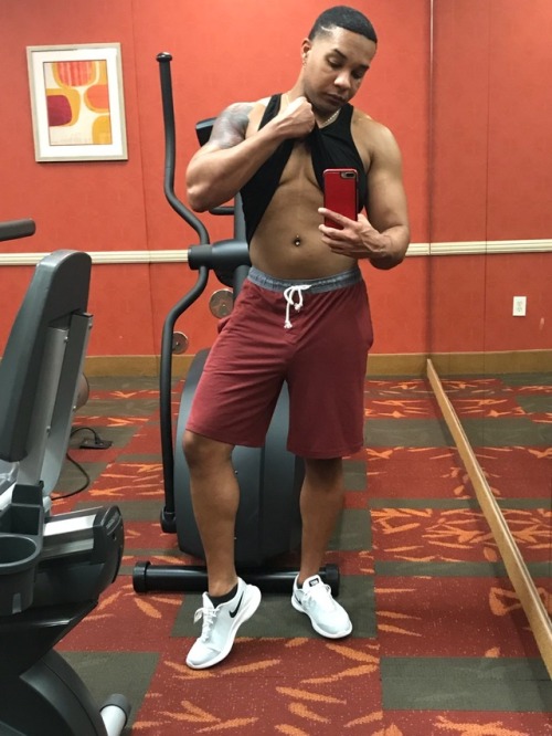 sylvaingay: sight12: YES SIR ❣️♥️❤️☺️️‍ Yeah, working out makes me horny too