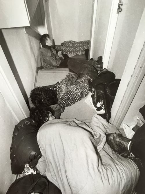 Glamorous sleeping quarter after a show in Vaasa,Finland 1985. front-back: Charlie&Manne/DISARM 