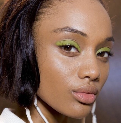 thirteenpercentangel: coutureicons: models of color with pretty eyelids  yes. and enough space between the lid and the brow. 