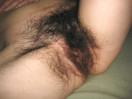 XXX bigsohotpubes:  More Hairy Babes HERE   delicious photo