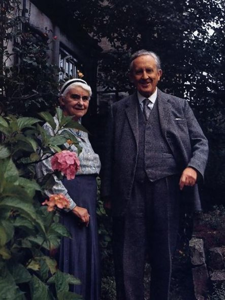 jrrtolkiennerd:  hopelesslyrayne:  jrrtolkiennerd:  John Ronald Reuel Tolkien met