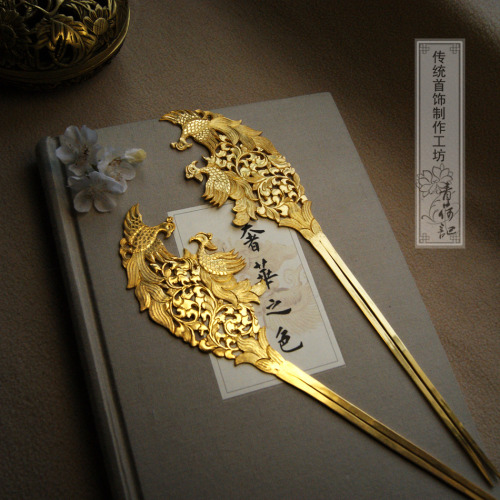 changan-moon: Archaized hair ornaments by Chunwanwan(春晼晚) and Qingheji(青荷记). Hanfu lovers can order