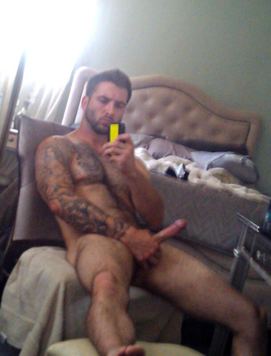 mystraightfriend:  Mystraightfriend.tumblr.com