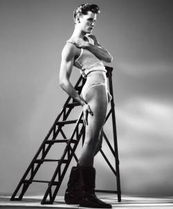 ohthentic:  chanelresort:  Bastiaan Ninaber    in “True to Form” by Willy Vanderperre for VMan #13   Oh 