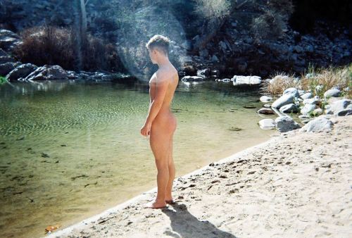 gonakedco:gonaked.co   men’s social nudity | est. 2015 | New York travel | excursions | events | blo