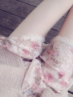 glitterhelgon:  Oh, look, my legs. How creative. I’ve felt so under the weather today…（ ;  ; ）