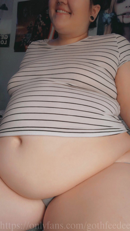 Sex gothfeedee:  just a fat piggy showing off pictures