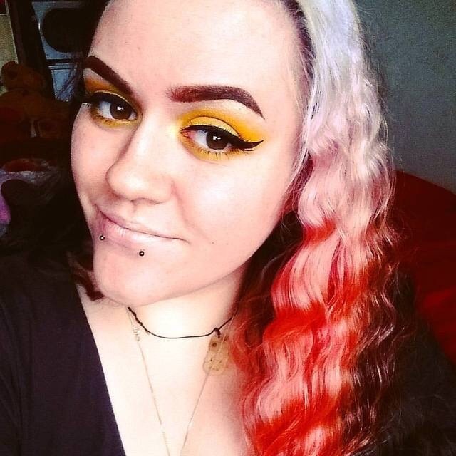 fairyneko:  fairyneko:My SOULMATE did her makeup inspired by me! (My favorite color