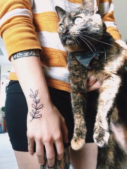 kaydone:  dirty–chai:  Better photo of the tattoo Mimi did on me! They are getting better every time, and I really love this.   Also ft: Riddle the cutie