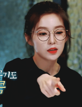 sonchyus: cutie in specs