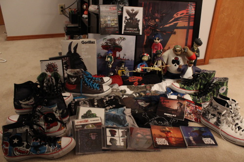 23-hour-party-people:  Updated Official merch Gorillaz collection     11 shirts     7 pairs of shoes     All CDs, DVDs, and book     Lithograph     Black Kid Robot Figures     2 White figures, 2 CMYK figures     PB Vinyl 