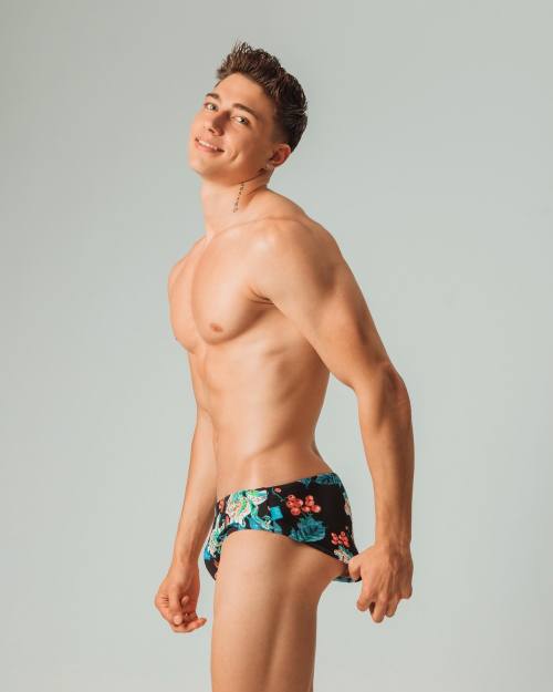 Golden G @goldengeorgiiiWe are in love with these new @timoteostudio LAKESHORE LOW RISE PRINTS -By @