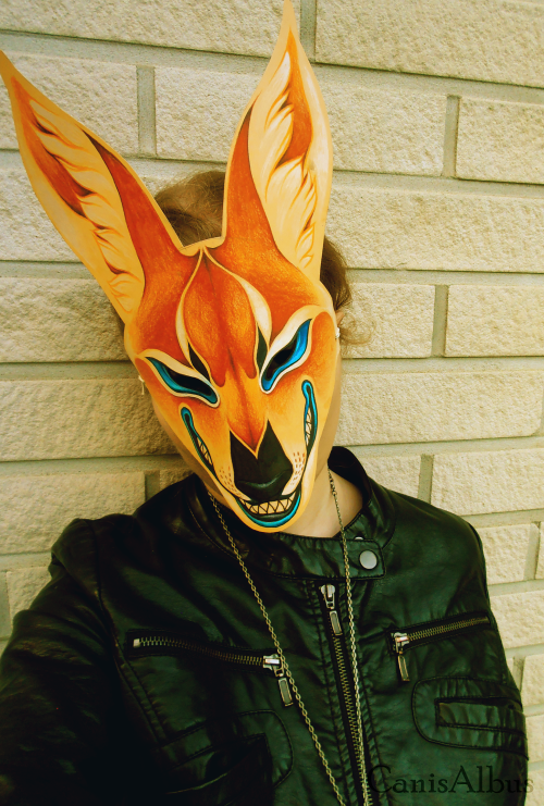 canisalbus:  Today I remembered those animal themed card stock masks we used to make at library’s children’s centre at the age of… 9, 10 maybe?  Thus I whipped up this. Now I’m a jackal. 