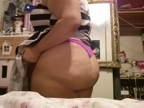 succubussex:Mmmm I love my ass. me too