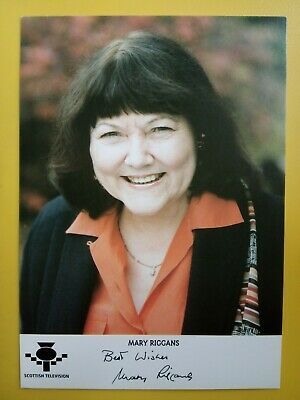 The Scottish actress Mary Riggans was born on July 19th 1935 in Clydebank.  Mary began her acting career in 1946, when she did 